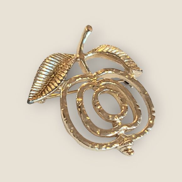 Vintage Sarah Coventry Gold Tone Hammered Apple Brooch Signed - Picture 7 of 8